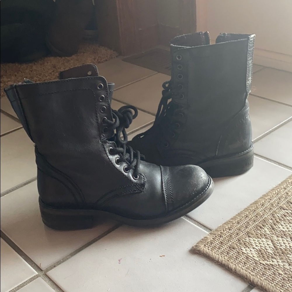 Black Troopa Steve Madden boots